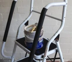 Aidapt Opstapkruk Met Leuning - 3 Treden 10 Aidapt Opstapkruk Met Leuning - 3 Treden -Campingwinkels 1200x1044 3