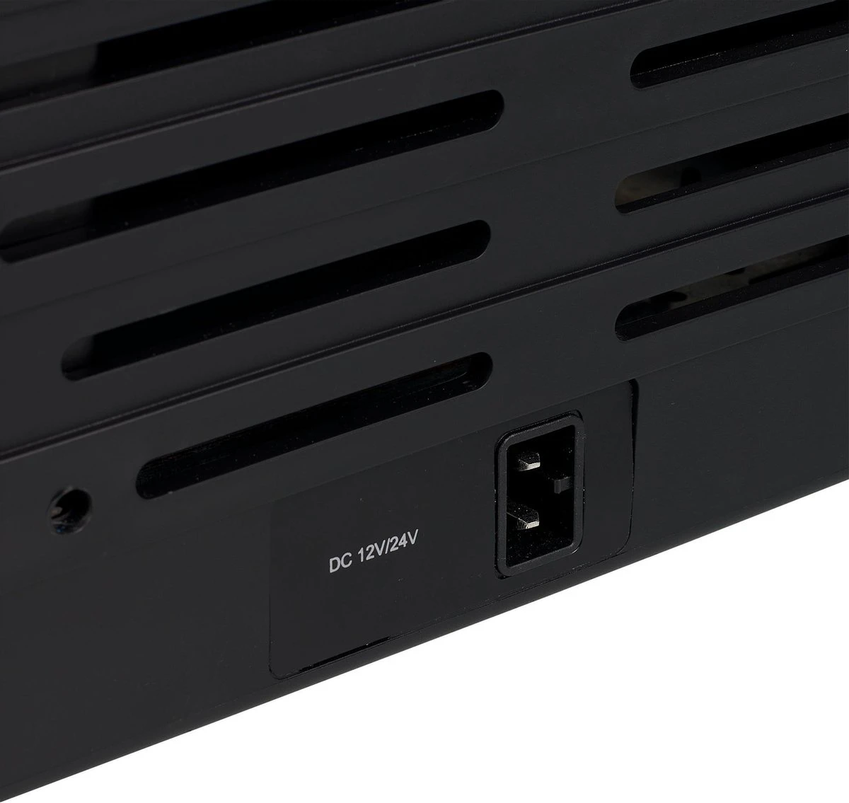 Campart Koelbox XXL CB-8695 – Koelen En Vriezen – LED Display Met Digitale Temperatuurweergave - Coolbox 230V En 12V - 35 Liter - Zwart 6 Campart Koelbox XXL CB-8695 – Koelen En Vriezen – LED Display Met Digitale Temperatuurweergave - Coolbox 230V En 12V - 35 Liter - Zwart - Image 6