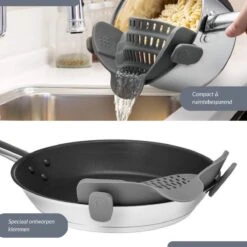 SensaHome- Siliconen Vergiet - Keuken Afgietdeksel - Afgiethulp - Siliconen - BPA Vrij - Grijs 25 SensaHome- Siliconen Vergiet - Keuken Afgietdeksel - Afgiethulp - Siliconen - BPA Vrij - Grijs -Campingwinkels 1200x1200 1200