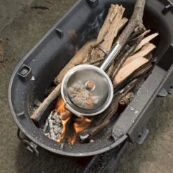 Kikkerland Huckleberry Popcorn Maker - Maak Je Eigen Popcorn - Popcornpan - Kampvuur - Buitenspeelgoed - Buitenspelen - Kamperen -Campingwinkels 1200x1200 1219