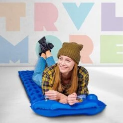 TRVLMORE Slaapmat - Zelfopblazend - 1 Persoons - Ingebouwde Pomp En Kussen - Blauw -Campingwinkels 1200x1200 1264