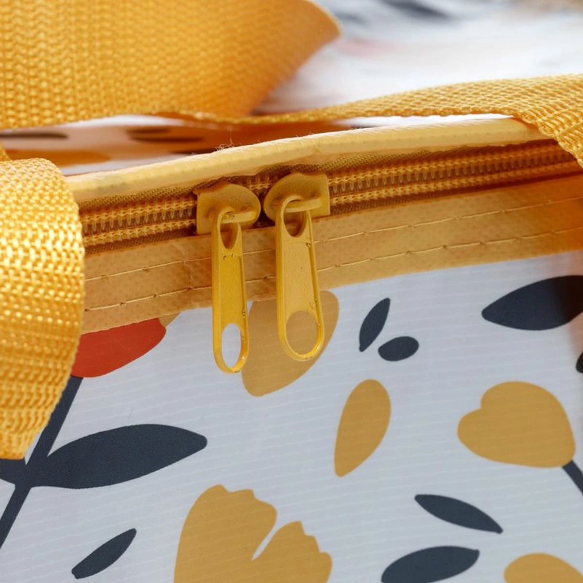 Kleine Lunch/sixpack Koeltas - Boterbloem Print - 20 X 30 Cm - 12 L 3 Kleine Lunch/sixpack Koeltas - Boterbloem Print - 20 X 30 Cm - 12 L - Image 3