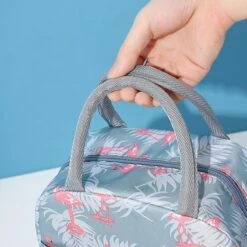 Koeltas - Lunchtas - Volwassenen En Kinderen - Compact & Handig: Zomer - Picknick -School - Lunch - Werk - Grijs Flamingo 14 Koeltas - Lunchtas - Volwassenen En Kinderen - Compact & Handig: Zomer - Picknick -School - Lunch - Werk - Grijs Flamingo -Campingwinkels 1200x1200 1388