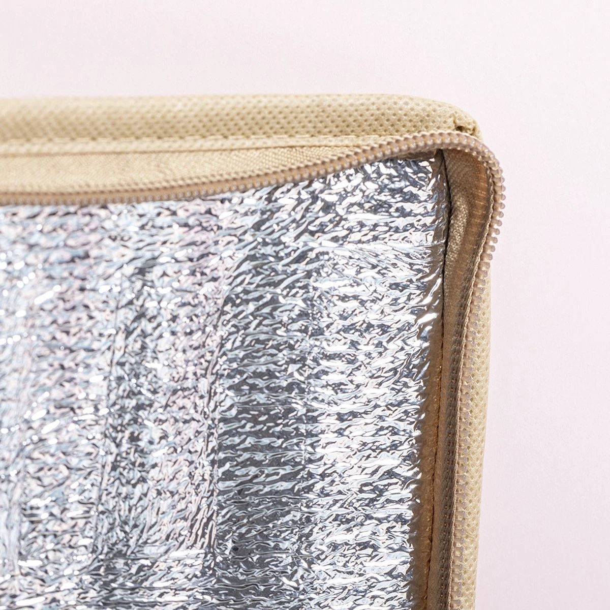 Merkloos Koeltas - Lunchtas - Koeltasje Lunch - Koelelementen - Isolatie - Volwassenen - Dames - Heren - Gerecycled - Papier - Aluminium 5 Merkloos Koeltas - Lunchtas - Koeltasje Lunch - Koelelementen - Isolatie - Volwassenen - Dames - Heren - Gerecycled - Papier - Aluminium - Image 5