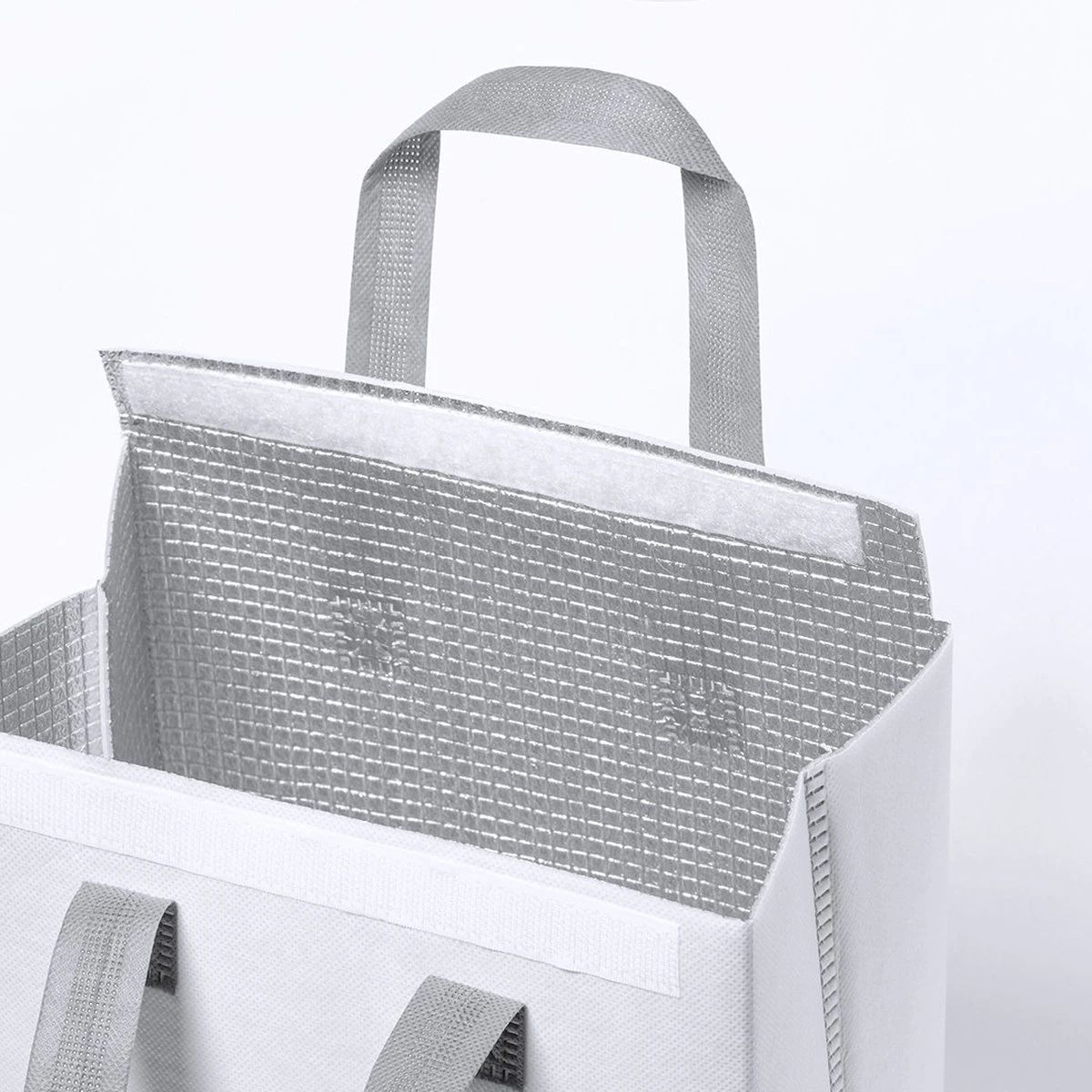 Merkloos Koeltas - Lunchtas - Koeltasje Lunch - Koelelementen - Isolatie - Volwassenen - Dames - Heren - Klittenbandsluiting - 23 X 29 Cm - Kunststof - Aluminium - Wit 5 Merkloos Koeltas - Lunchtas - Koeltasje Lunch - Koelelementen - Isolatie - Volwassenen - Dames - Heren - Klittenbandsluiting - 23 X 29 Cm - Kunststof - Aluminium - Wit - Image 5