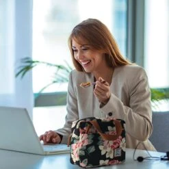 Brisby 4 Laags Geïsoleerde Koeltas - Lunchtas 4 Liter - Bloemetjes 13 Brisby 4 Laags Geïsoleerde Koeltas - Lunchtas 4 Liter - Bloemetjes -Campingwinkels 1200x1200 1701