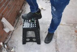 Profeco XL Opstapkrukje Inklapbaar - Krukje - Opstapje - Hoogte; 40 Cm - Zwart 7 Profeco XL Opstapkrukje Inklapbaar - Krukje - Opstapje - Hoogte; 40 Cm - Zwart -Campingwinkels 1200x809 3