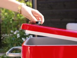 AXI Retro Cooler Rood - Koeler Met Wielen - 76L Inhoud - Koelbox Met Aftapkraan 29 AXI Retro Cooler Rood - Koeler Met Wielen - 76L Inhoud - Koelbox Met Aftapkraan -Campingwinkels 1200x900 79