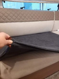 Bankhoes Voor Camper / Mobilhome / Caravan Carré Stretch Badstofhoes Per Stuk Kleur Antraciet Universeel Model -Campingwinkels 900x1200 2